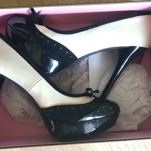 Black and cream oxford style heels